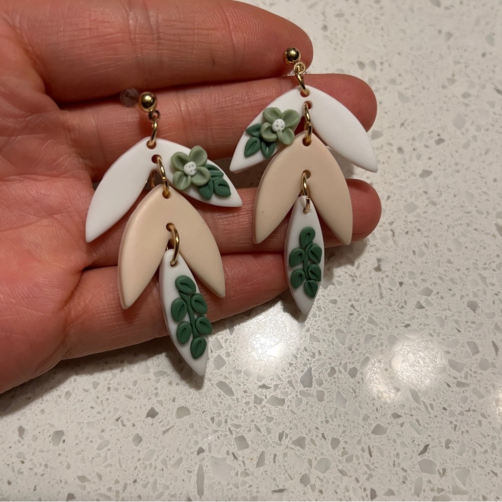 Elegant Pink and White Leaf drop‎ Earrings - Picture 7 of 10